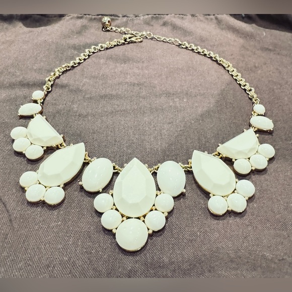 Kate Spade white statement necklace. - Picture 1 of 3
